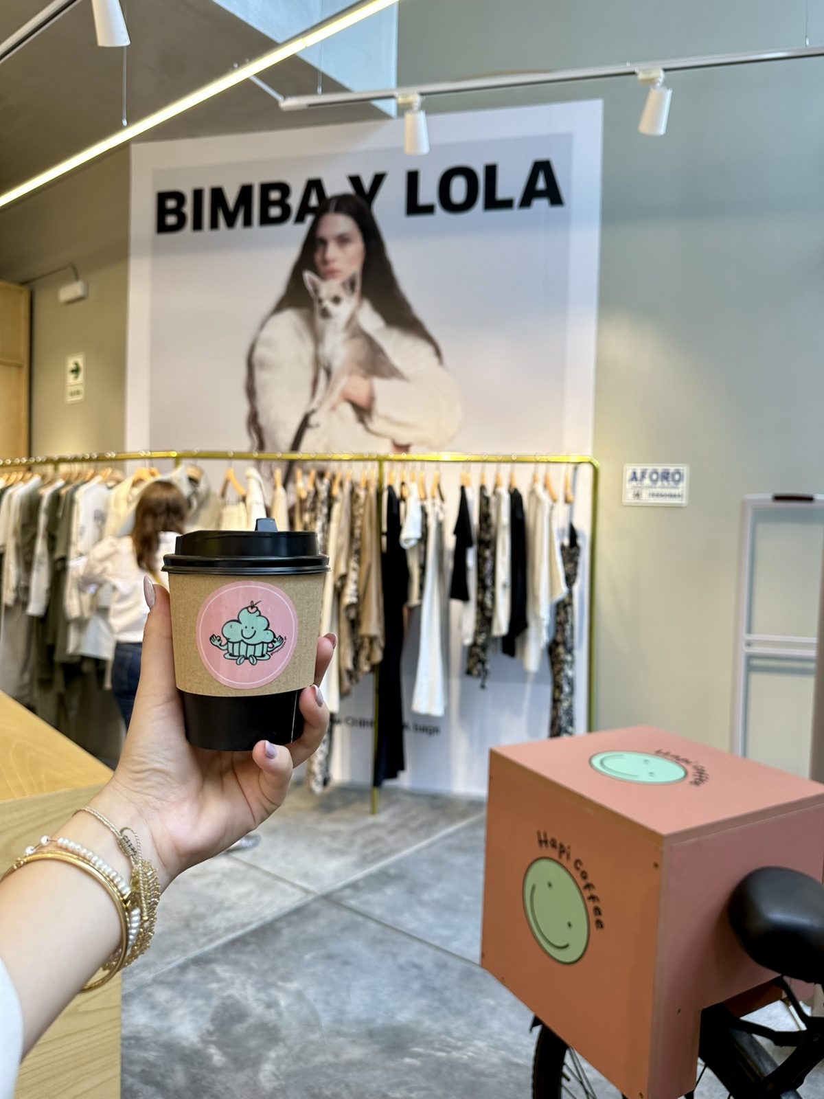Activación de café Hapi Coffee en tienda Bimba y Lola